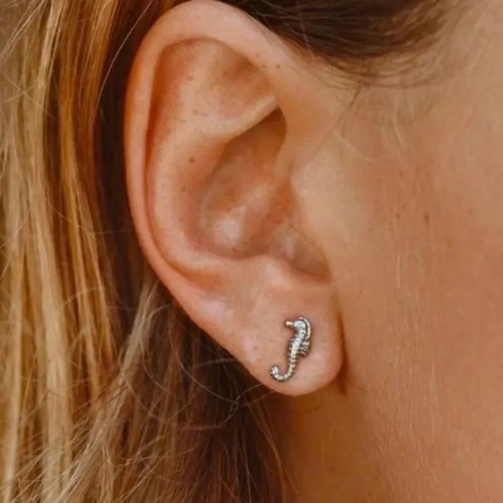 Gold seahorse earring